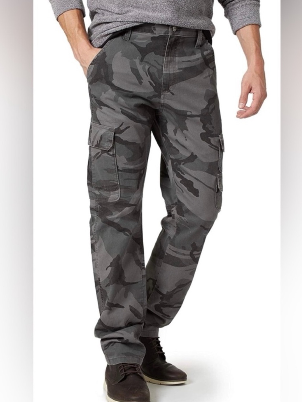 Men’s Wrangler Regular Taper Camo Pants size 34X30